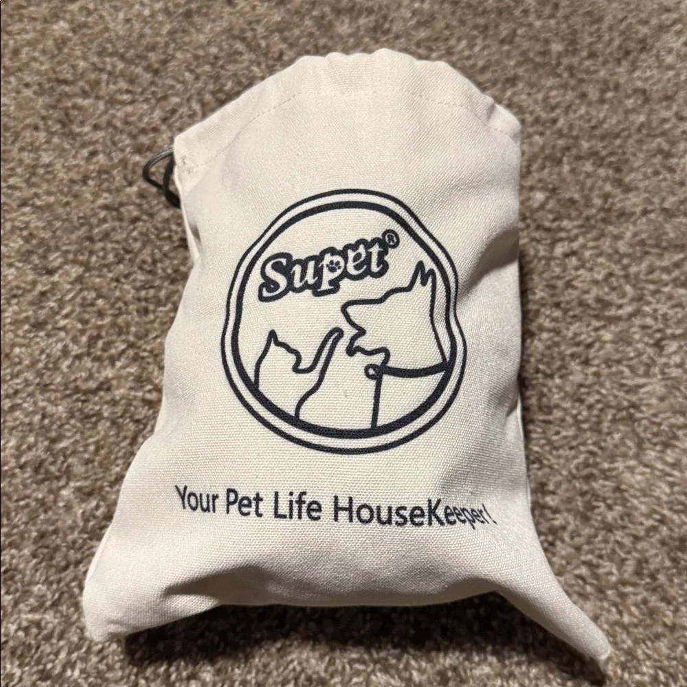Supet gray Small/Medium Dog Carrier, wear as sling or over both shoulders! NWOT!